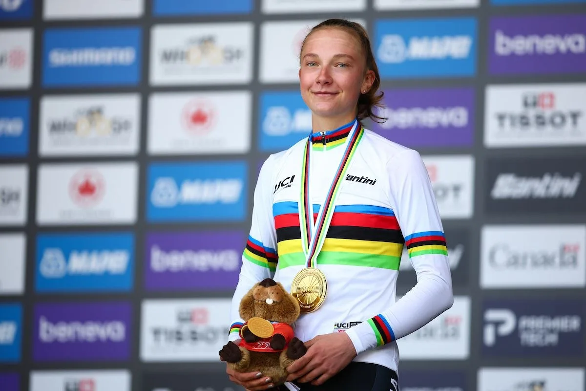 Viktória Chladoňová (Slovakia) wears the rainbow jersey on the podium of the UCI Road World Championships