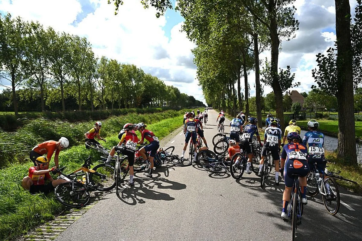 A general view of the peloton after being involved in a crash during the 27th Simac Ladies Tour 2025, Stage 4 