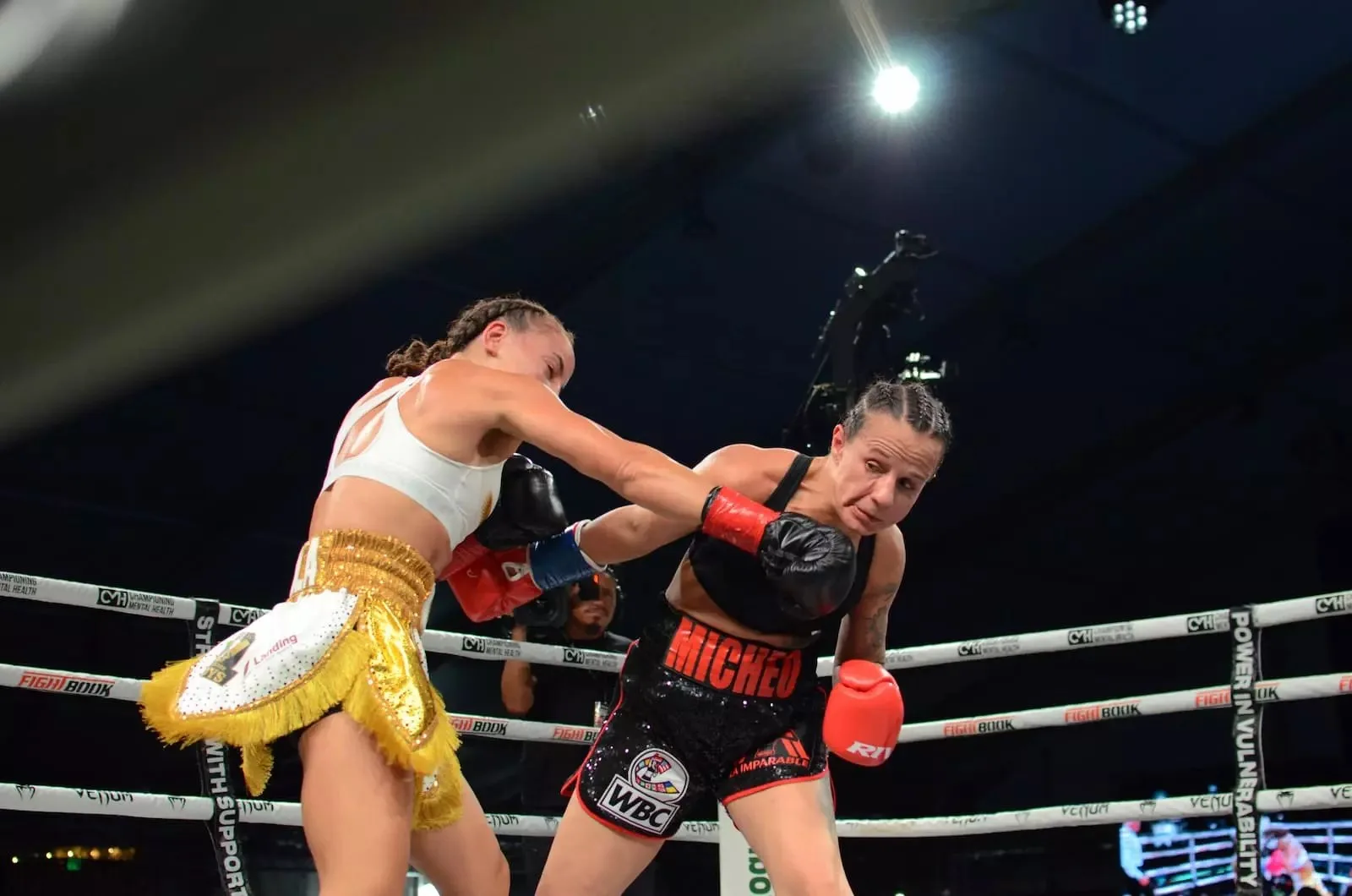 Mai Soliman and Maria Micheo Santizo during their bout