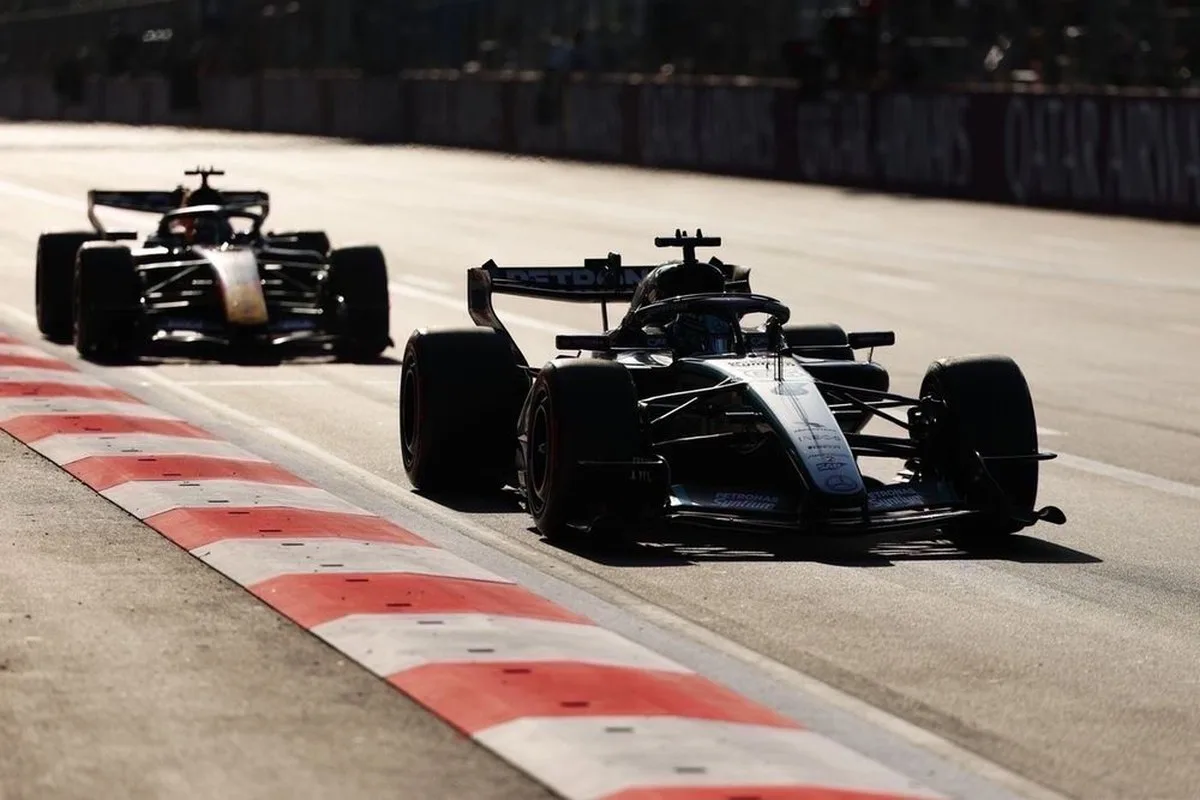 Max Verstappen, Red Bull Racing, George Russell, Mercedes