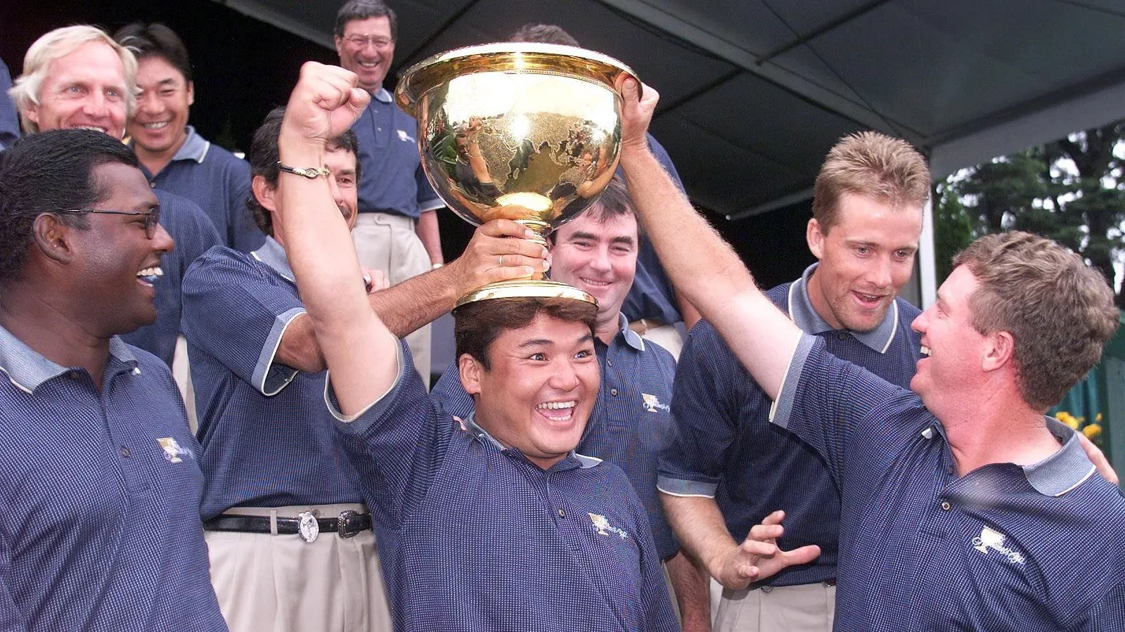 The Internationals lift the Presidents Cup trophy
