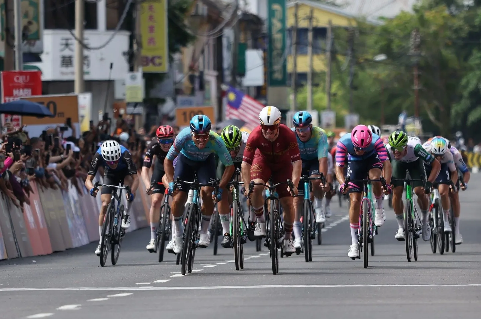 A tight battle to the line for Riley Pickrell (Modern Adventure) and Matteo Malucelli (XDS-Astana) on stage 1 of the 2026 Le Tour de Langkawi