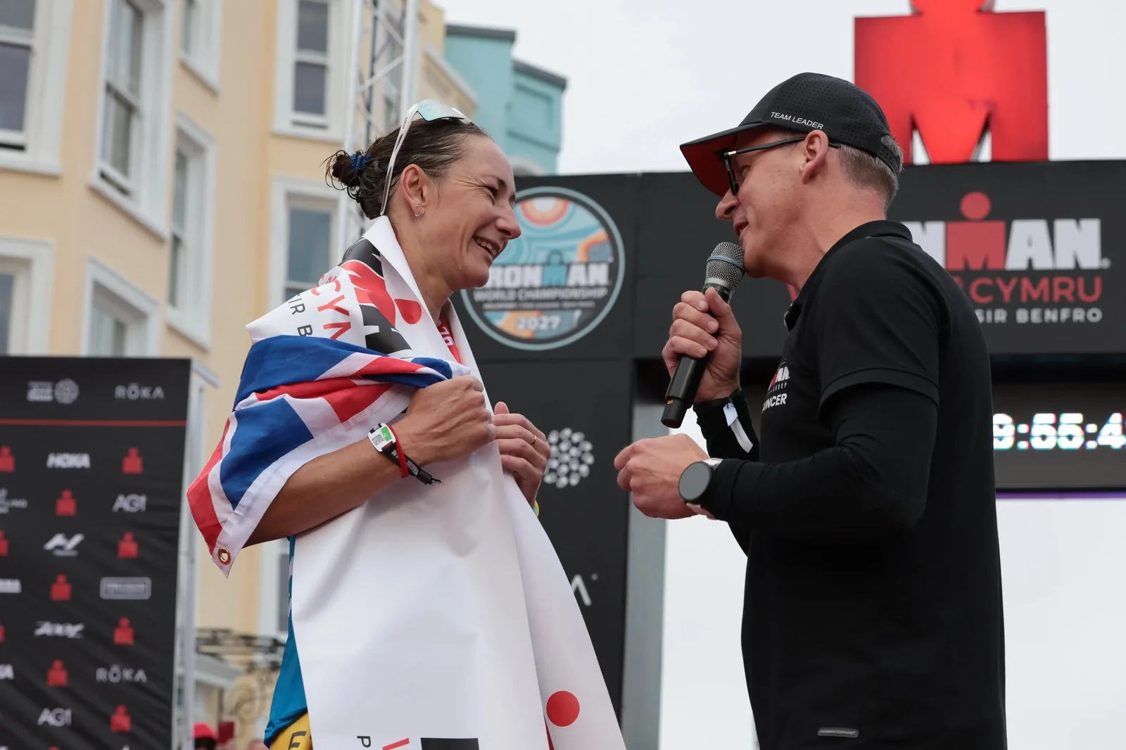 Ironman Wales'de Nikki Bartlett ikinci kez zafer kazandı; erkeklerde Finli Goesch birinciliğe ulaştı