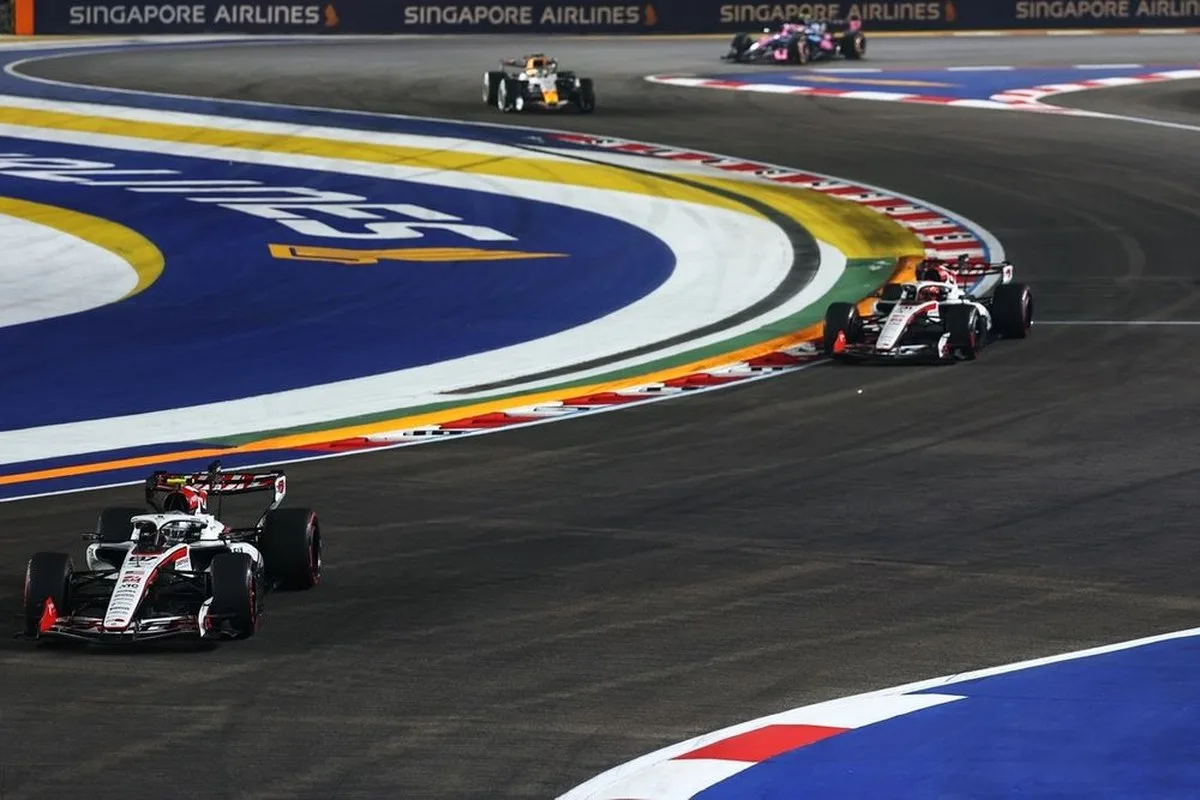 Oliver Bearman, Haas F1 Team, Esteban Ocon, Haas F1 Team