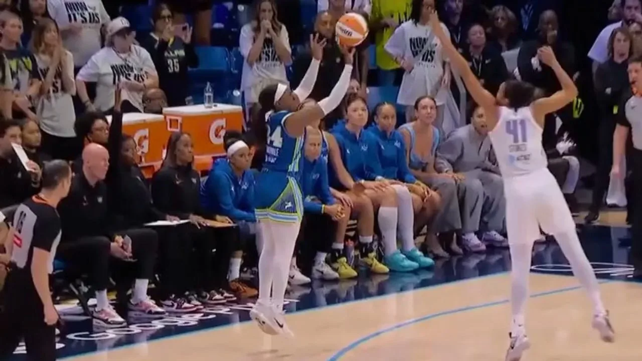 Arike Ogunbowale, WNBA Playofflarında Rekor 45 Sayı Yaparak Dallas Wings'i Uzatma Galibiyetine Taşıd