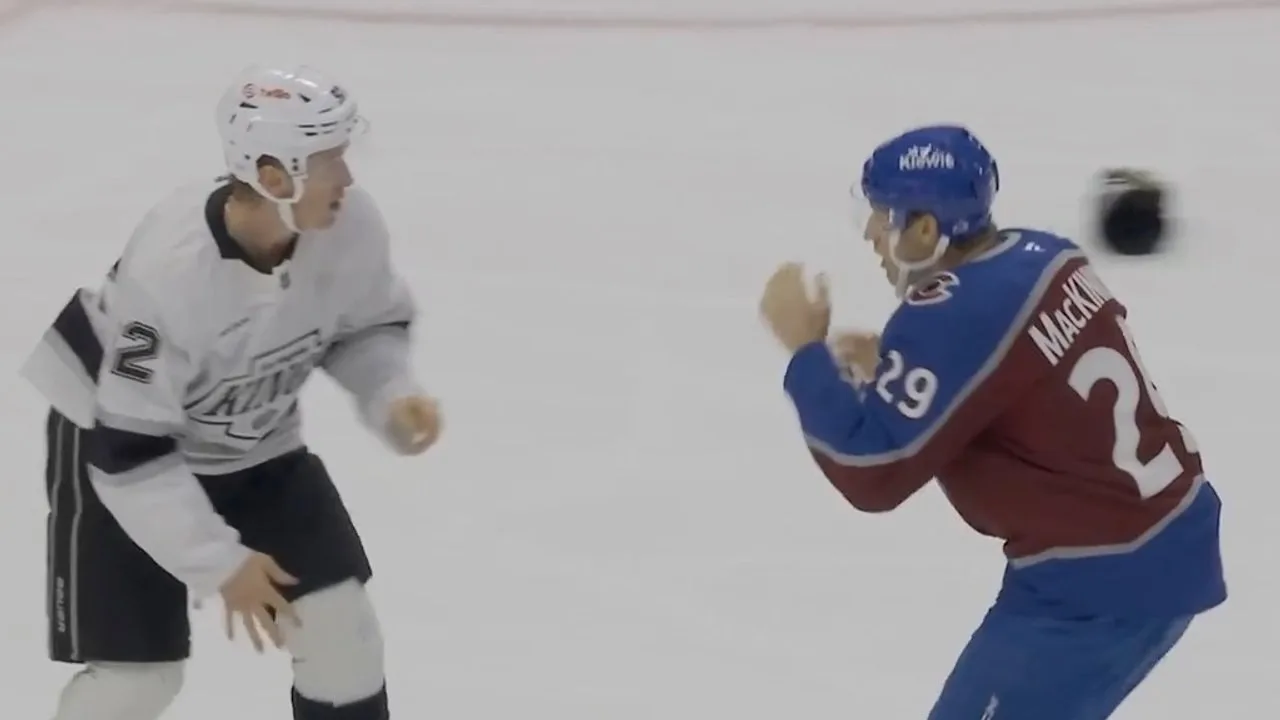 MacKinnon iki gol ve nadir bir kavga attı, Avalanche Kings'i açılış maçında 8-4 mağlup etti