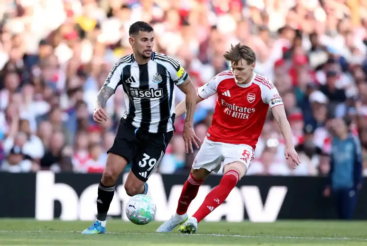Bruno Guimarães playing against Martin Ødegaard.