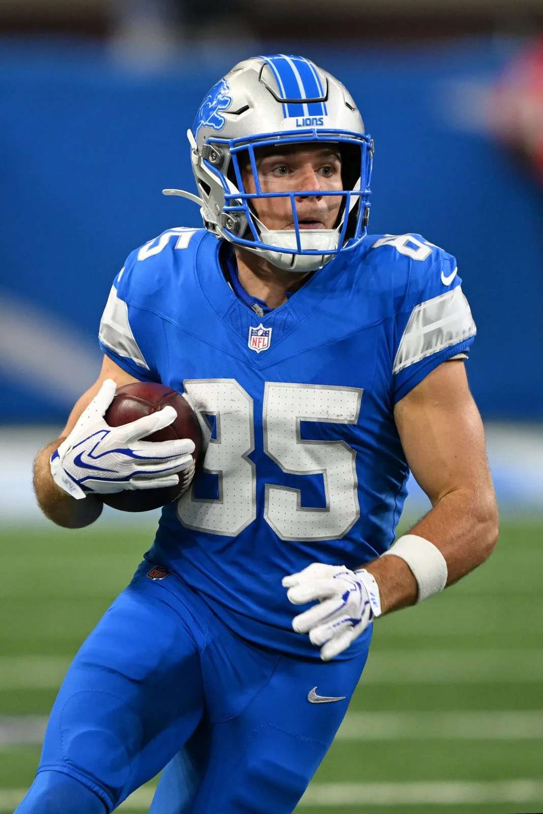 Lions’ Tom Kennedy Likely To Undergo Season-Ending Knee Surgery; Devin White Suffers Broken Forearm