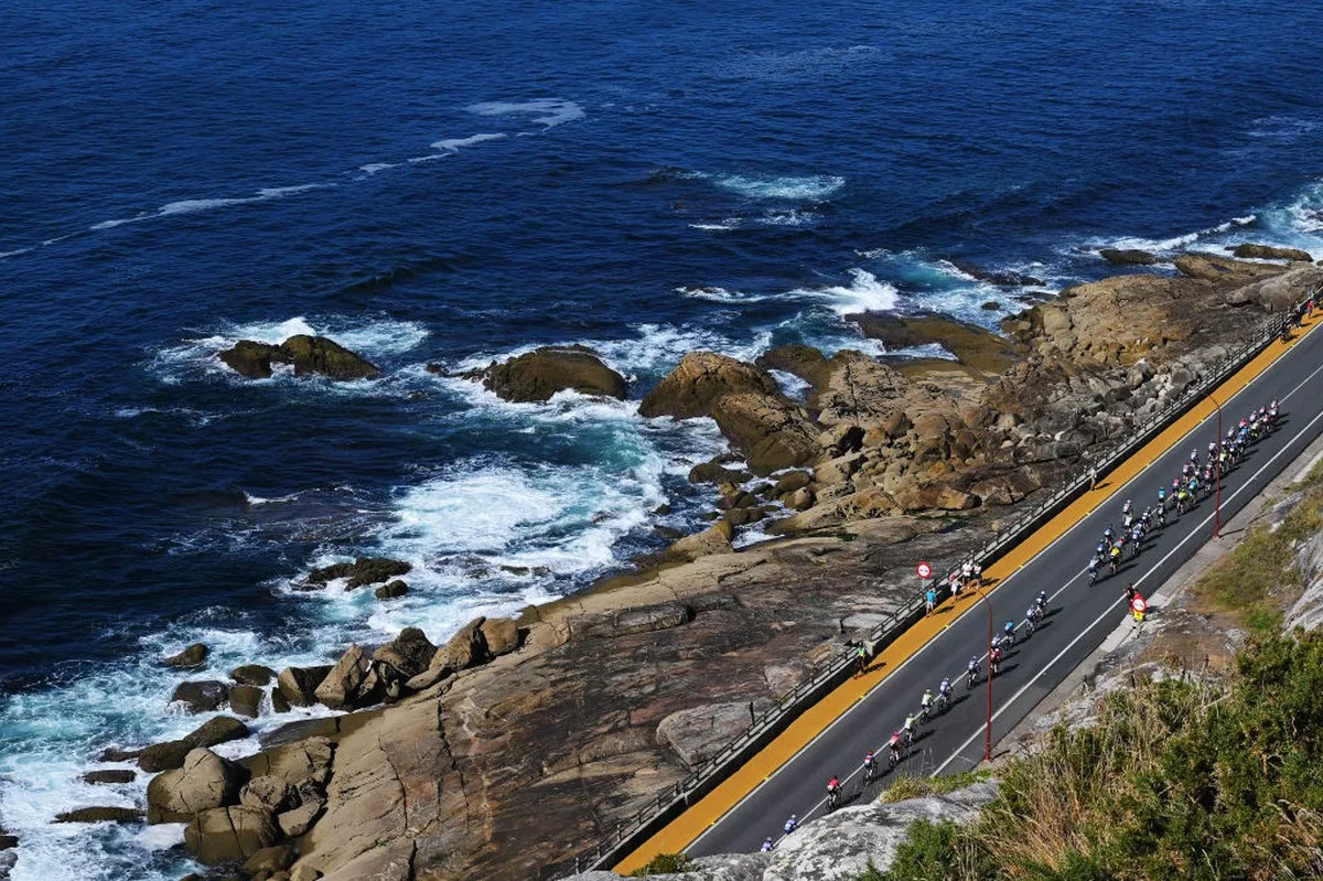 2024 Vuelta a España: the peloton rides along the Spanish coastline on stage 10